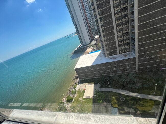 6157 N Sheridan Rd, Unit 11J in Chicago, IL - Building Photo - Building Photo