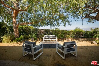 11460 Laurelcrest Rd in Los Angeles, CA - Building Photo - Building Photo