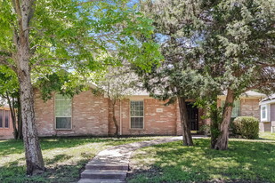 1542 Reynolds St in Lancaster, TX - Building Photo