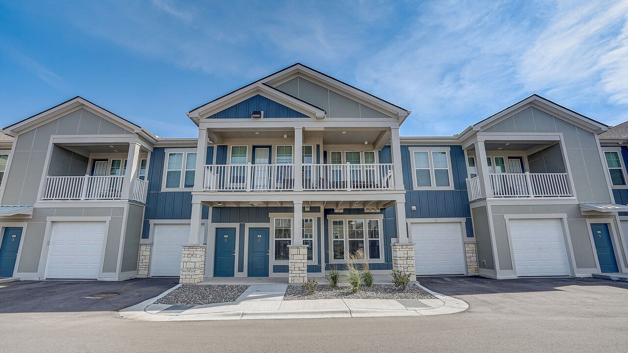 Springs at Willowbrooke in Oakdale, MN - Building Photo