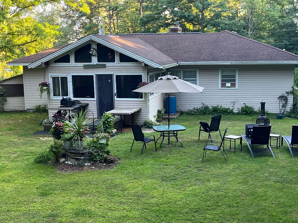 21 Prescott Heights Rd in Hooksett, NH - Building Photo