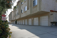 5530 Jackson Dr in La Mesa, CA - Foto de edificio - Building Photo