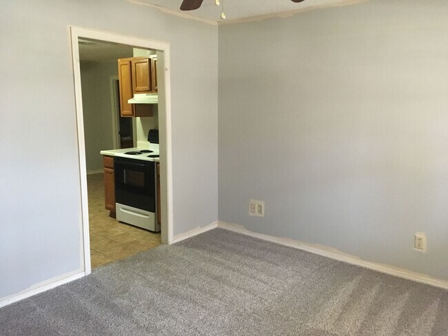 3327 N Detroit Ave in Russellville, AR - Building Photo - Building Photo