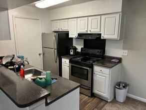 306 Harbor Pointe Pky, Unit 306 in Sandy Springs, GA - Foto de edificio - Building Photo