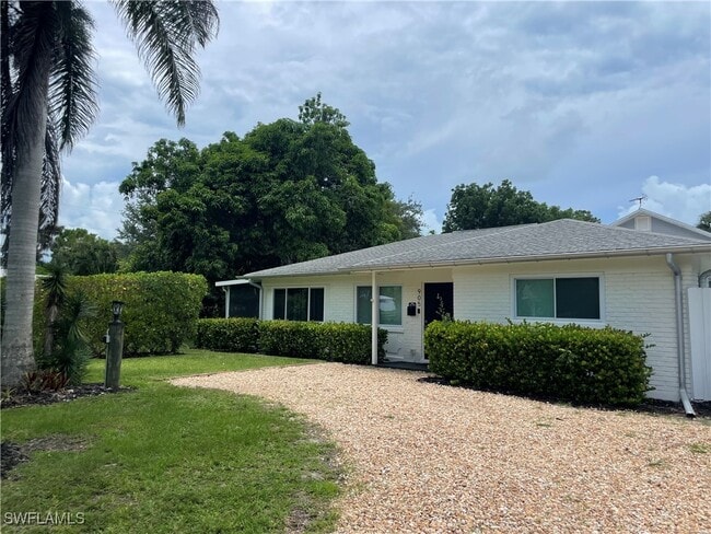 property at 905 13th St N