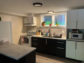1756 Cuba Av in Ottawa, ON - Building Photo - Building Photo