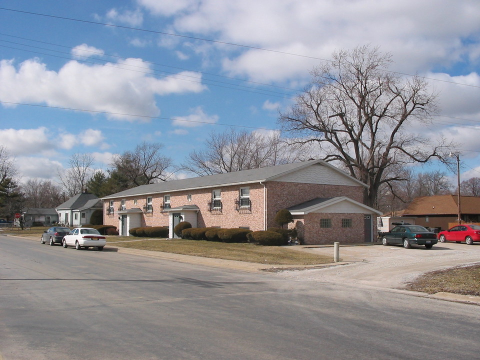 300 W 7th St in Pana, IL - Foto de edificio