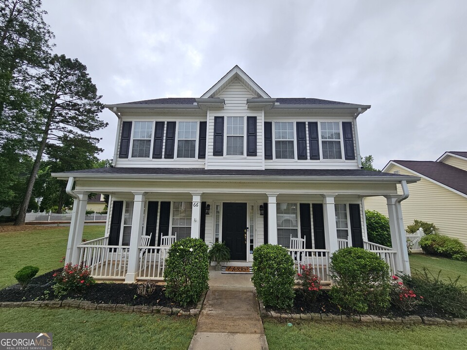 66 Columns Way in Newnan, GA - Building Photo
