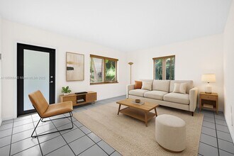 5960 SW 47th St in Miami, FL - Building Photo - Building Photo