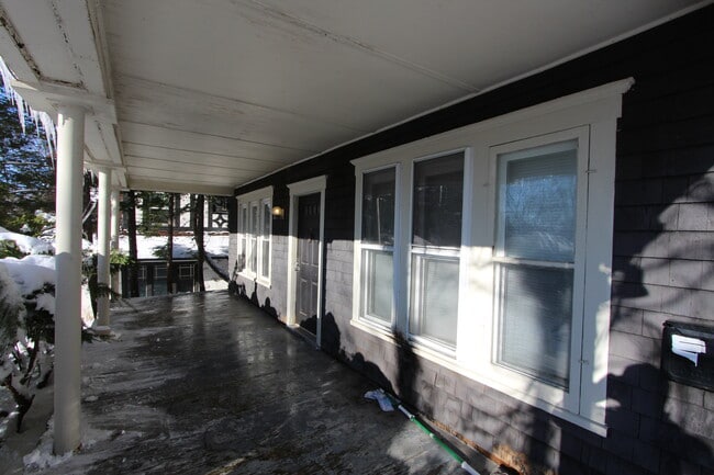 831 Lancaster Ave in Syracuse, NY - Foto de edificio - Building Photo