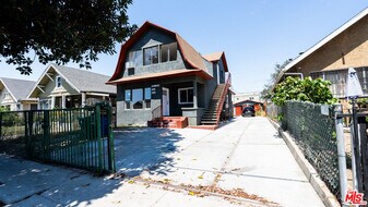153 W 51st St in Los Angeles, CA - Building Photo