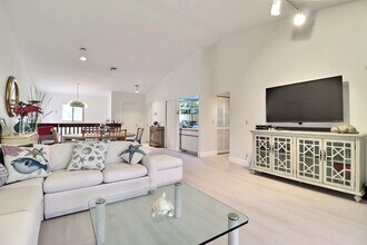 5218 Fountains Dr S in Greenacres, FL - Building Photo - Building Photo