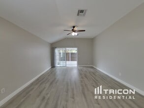 7727 Mystic Point Ct W in Jacksonville, FL - Building Photo - Building Photo