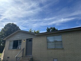 114 Jelk St in Brownsville, TN - Building Photo