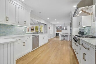 8 Eldredge Pl in Rye, NY - Building Photo - Building Photo