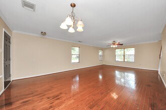 8127 Tassel Field Ln in Humble, TX - Foto de edificio - Building Photo