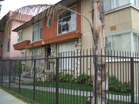 5410 Russell Ave, Unit 5 in Los Angeles, CA - Building Photo