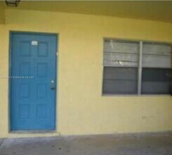 4160 NW 21st St in Lauderhill, FL - Building Photo - Building Photo