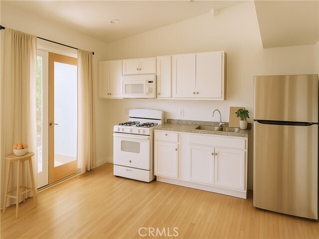 1404 N San Remo Dr in Pacific Palisades, CA - Building Photo - Building Photo