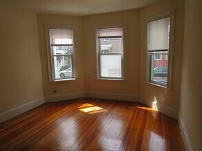 42 Calvin St, Unit 1L in Somerville, MA - Building Photo - Building Photo