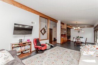 144 S Dartmouth Dr in Manhattan, KS - Building Photo - Building Photo