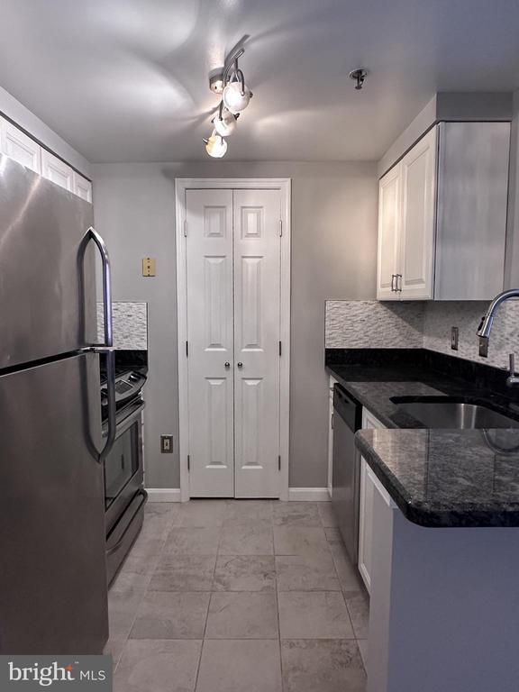 4808 Moorland Ln in Bethesda, MD - Building Photo - Building Photo