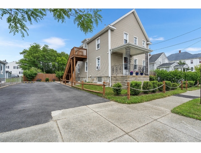 93 Belleville Rd in New Bedford, MA - Foto de edificio - Building Photo