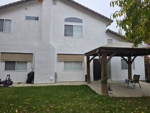 1176 Junction Dr in Manteca, CA - Foto de edificio - Building Photo