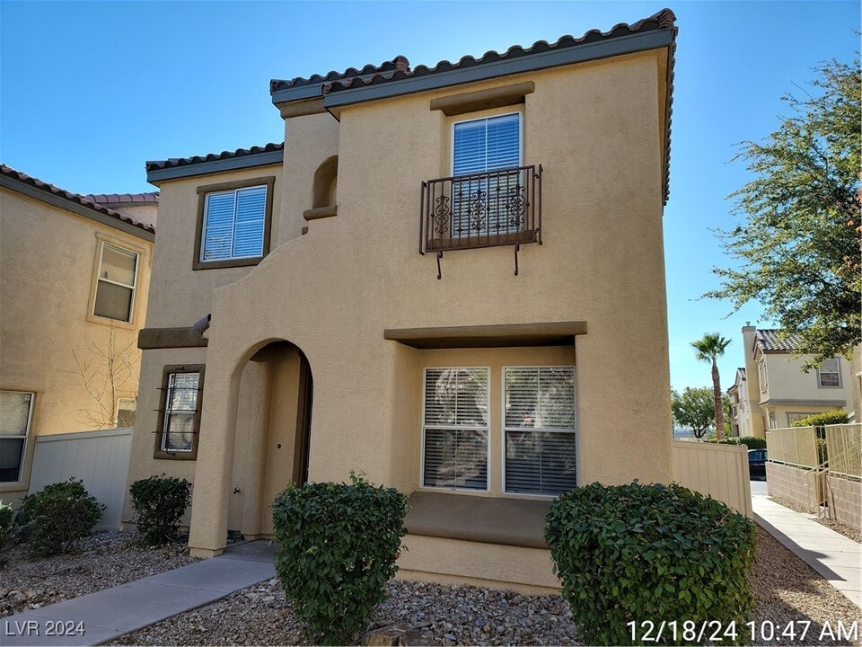 8540 Amaryllis Hills Ave in Las Vegas, NV - Building Photo