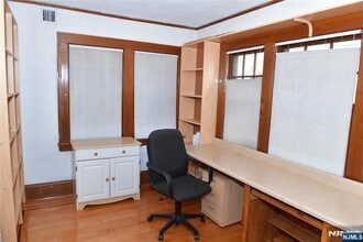 328 Demott Ave in Teaneck, NJ - Foto de edificio - Building Photo