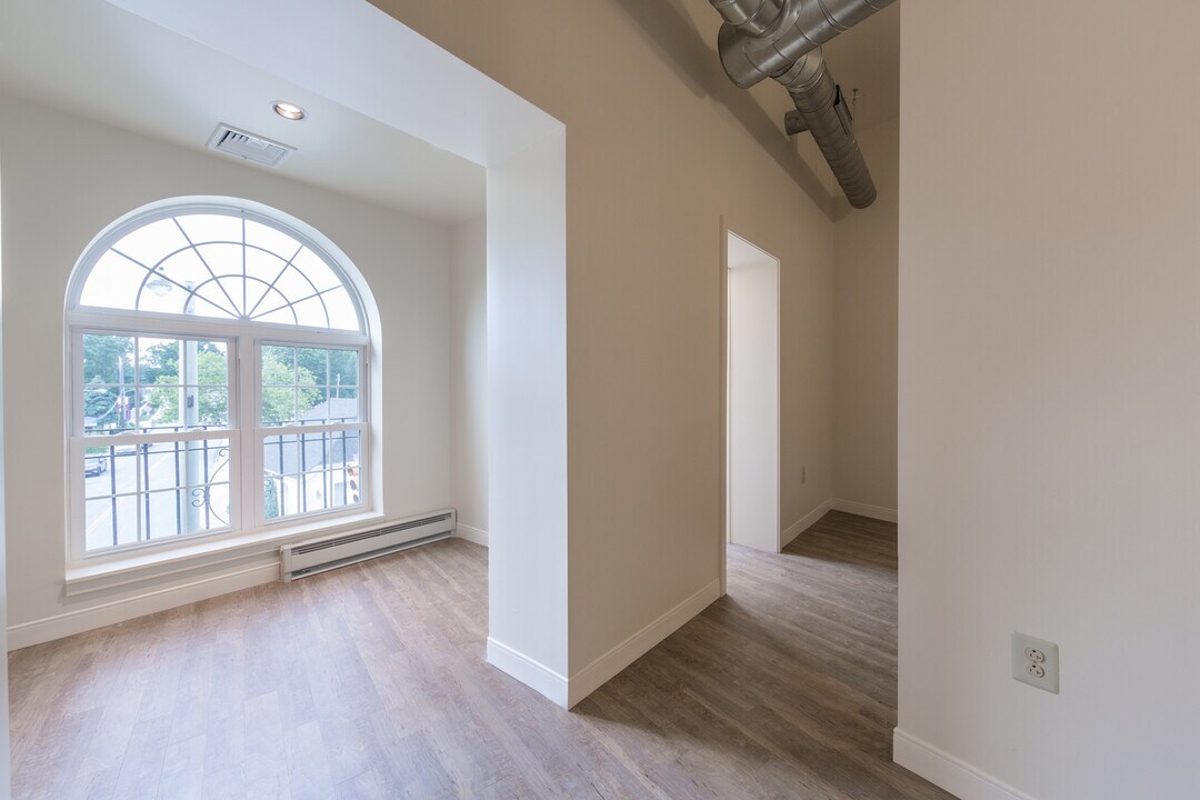 876 W Lancaster Ave in Bryn Mawr, PA - Foto de edificio