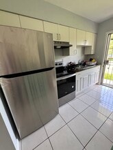 17472 SW 105th Ave in Miami, FL - Building Photo - Building Photo