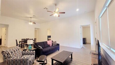 1711 Sycamore St in Commerce, TX - Building Photo - Building Photo