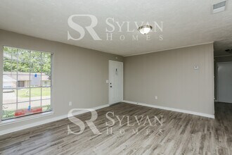 2124 Thousand Oaks Dr in Jackson, MS - Building Photo - Building Photo