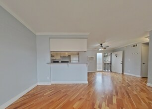 3050 S Bristol St in Santa Ana, CA - Building Photo - Building Photo