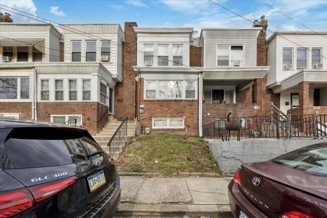 property at 228 N 6th St