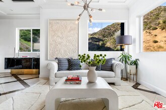 2063 Wattles Dr in Los Angeles, CA - Building Photo - Building Photo
