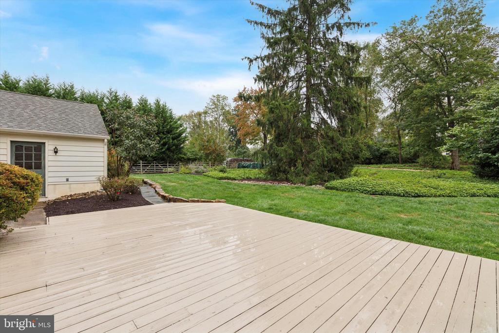 1042 Tenby Rd in Berwyn, PA - Building Photo