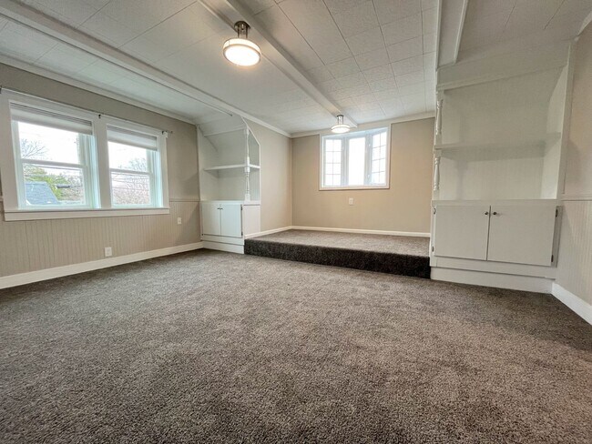 219 Orchard Park Rd in West Seneca, NY - Building Photo - Building Photo