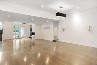 22904 Calvert St in Los Angeles, CA - Building Photo - Building Photo
