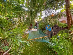 840 Huntley Dr, Unit 2 in West Hollywood, CA - Building Photo - Building Photo