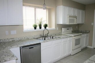 1005 Summertree Cir in Plano, TX - Building Photo - Building Photo
