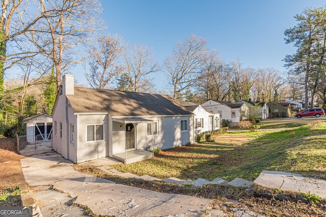 property at 1376 Westmont Rd SW