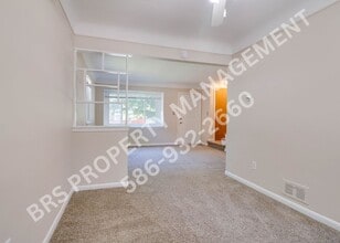 20345 E Eight Mile Rd in St. Clair Shores, MI - Building Photo - Building Photo
