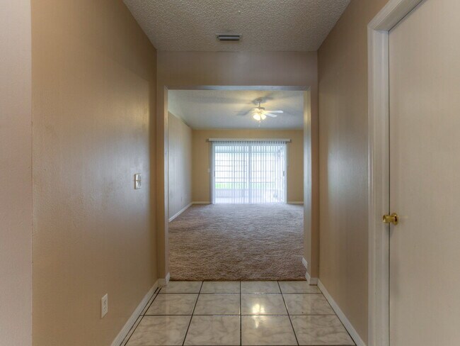 1724 Elk Spring Dr in Brandon, FL - Building Photo - Building Photo