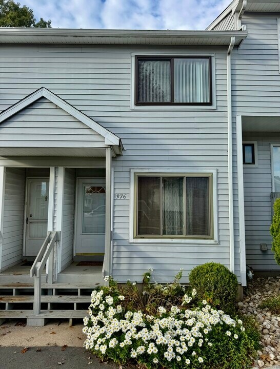 376 Cypress Rd in Newington, CT - Building Photo