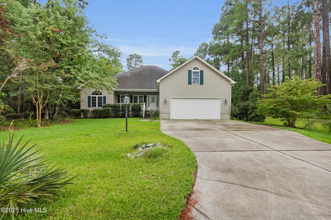 property at 907 Port Royal Ct