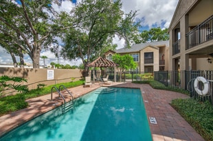 607 S Westland Ave in Tampa, FL - Building Photo