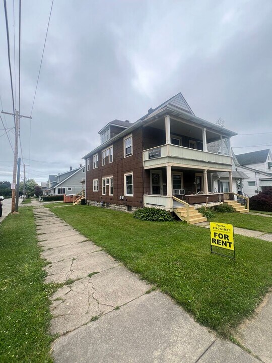 362-64 W 29th St in Erie, PA - Foto de edificio