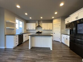 1741 Silverstone Dr in Forest Grove, OR - Building Photo - Building Photo